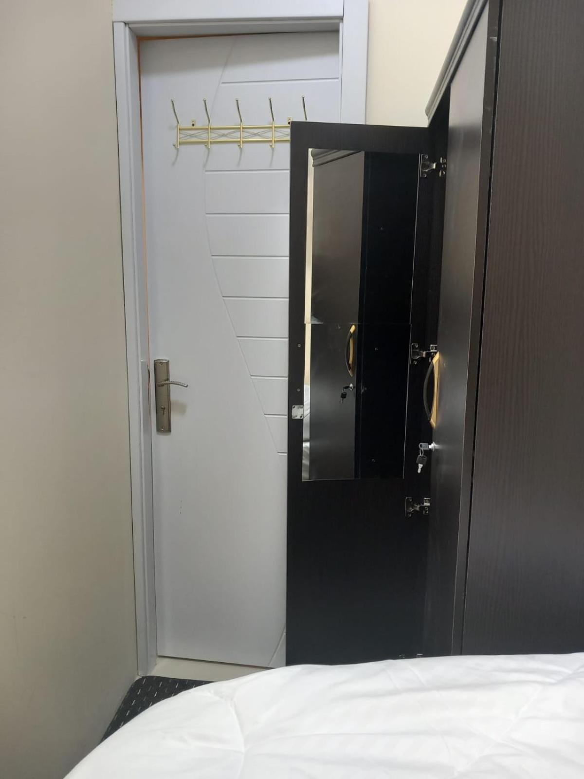 Four Stars Hostel Dubai Luaran gambar